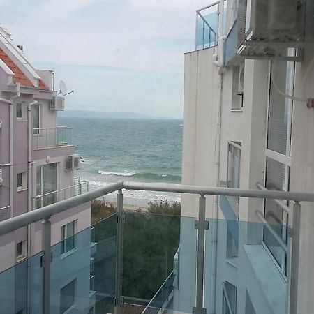 Kraybrezhna Apartment ポモリエ エクステリア 写真