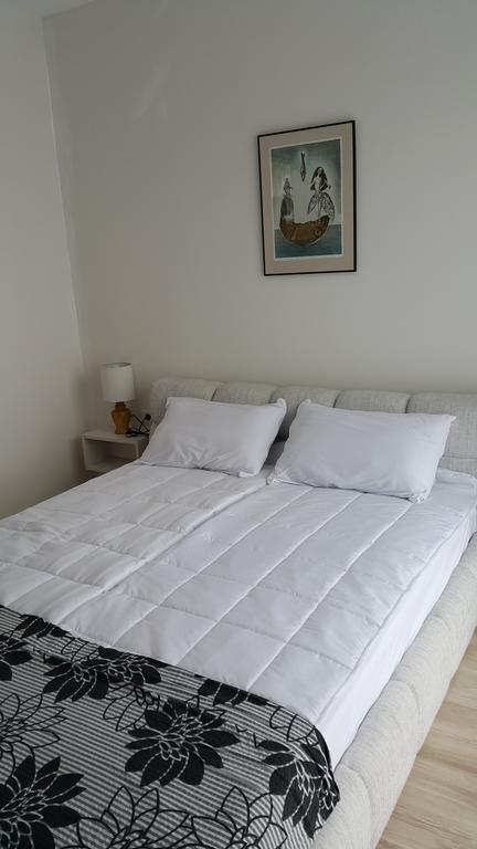 Kraybrezhna Apartment ポモリエ エクステリア 写真