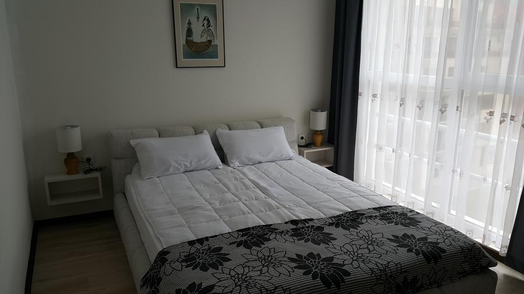Kraybrezhna Apartment ポモリエ エクステリア 写真
